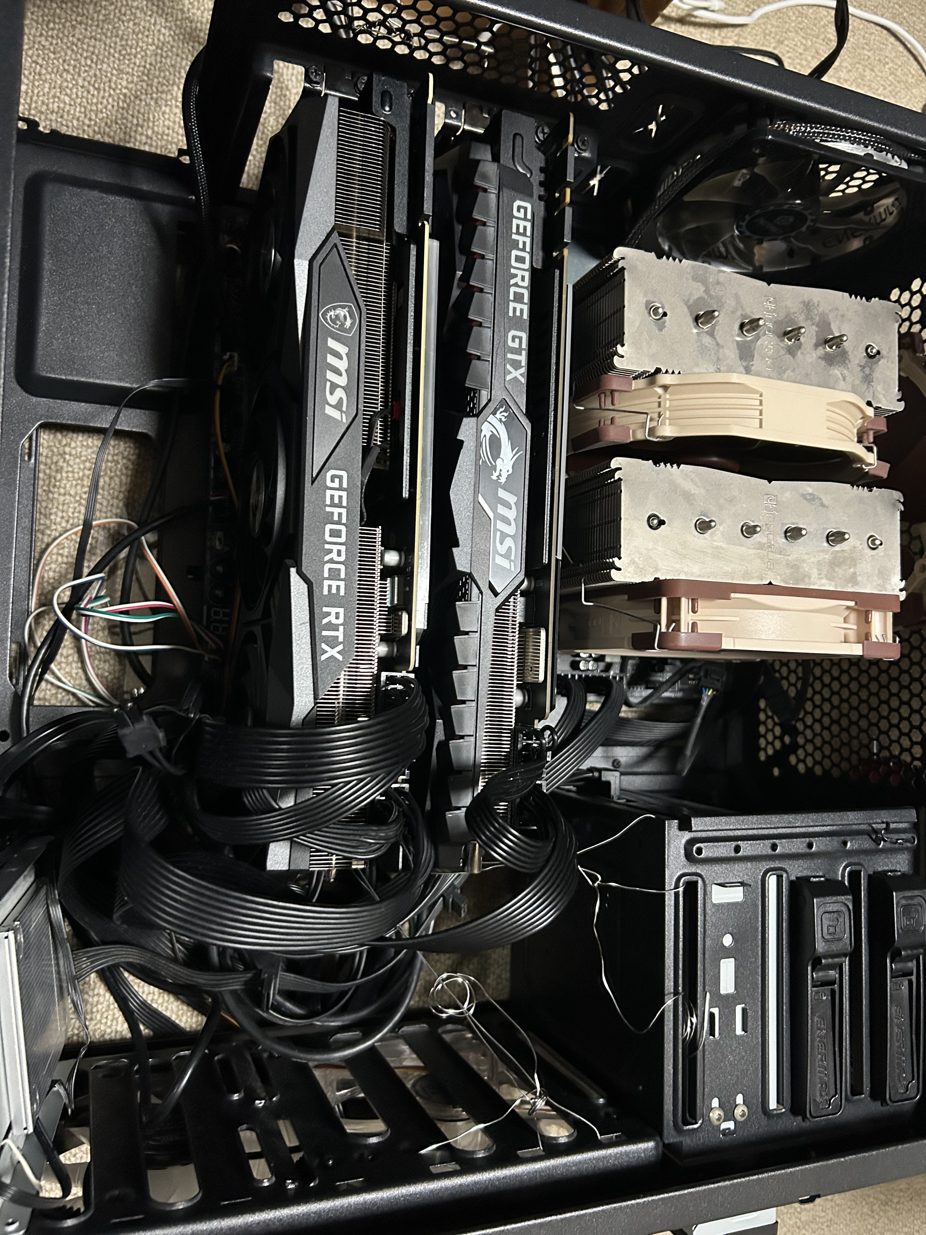 RTX 3090とGTX 1080 Tiの2枚挿しが完成した状態